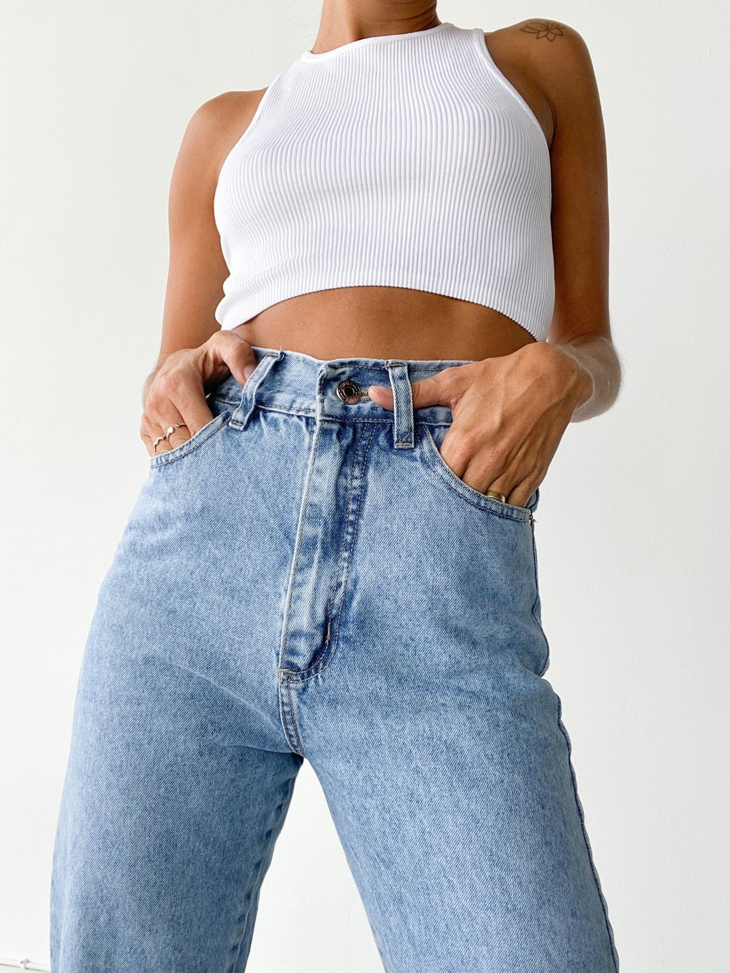 Dakota High-Rise Mom Jean #FlatteringFit - Chipre Basic Denim