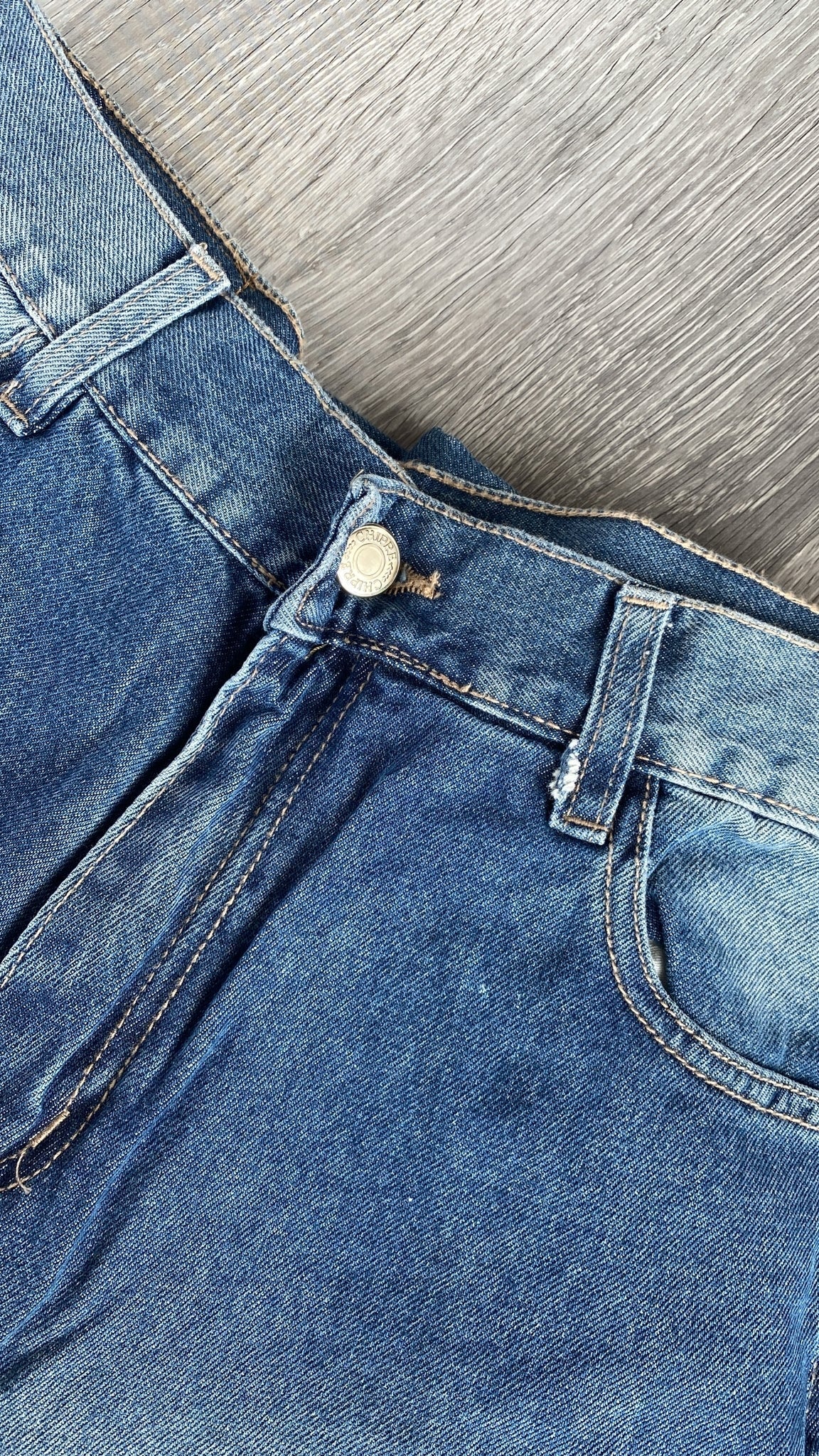 Horiki High-Rise Mom Jean IRREGULAR APPAREL - Chipre Basic Denim