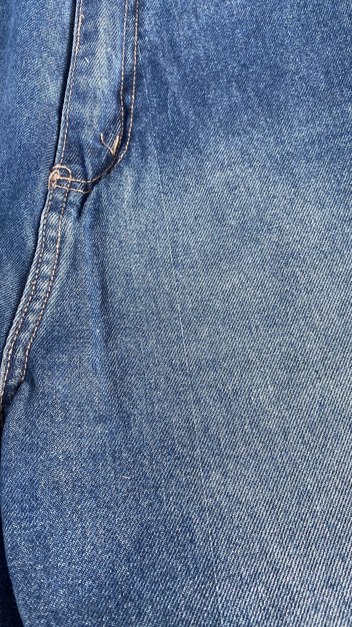 Horiki High-Rise Mom Jean IRREGULAR APPAREL - Chipre Basic Denim