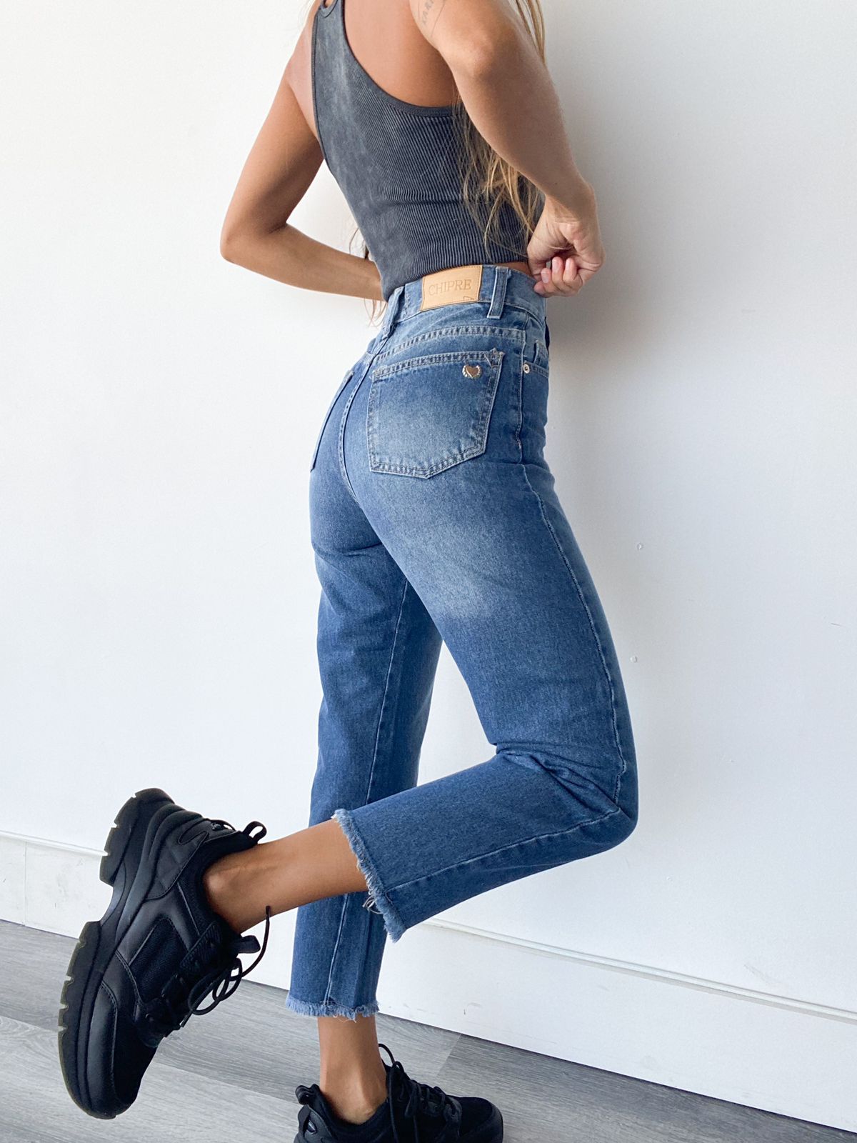 Horiki High-Rise Mom Jean IRREGULAR APPAREL - Chipre Basic Denim