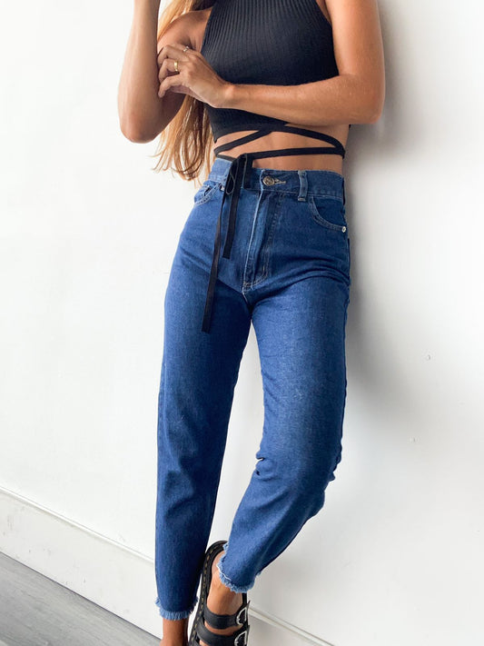 Pistis High-Rise Mom Jean IRREGULAR APPAREL - Chipre Basic Denim
